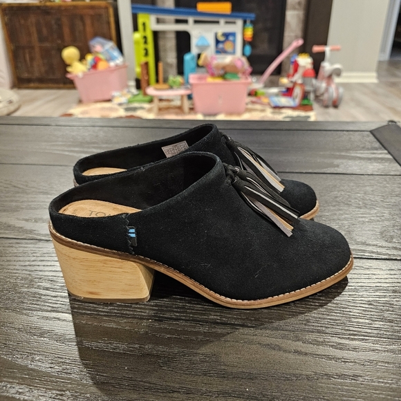 Tom's Leila Tassel Mules - Picture 4 of 7